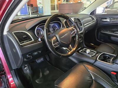 2017 Chrysler 300C   - Photo 8 - Hamilton, OH 45015