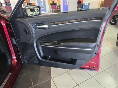 2017 Chrysler 300C   - Photo 12 - Hamilton, OH 45015