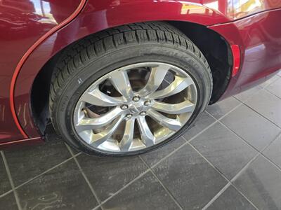 2017 Chrysler 300C   - Photo 29 - Hamilton, OH 45015
