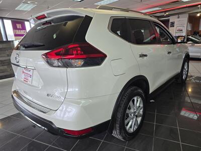 2018 Nissan Rogue SV 4DR SUV AWD   - Photo 4 - Hamilton, OH 45015