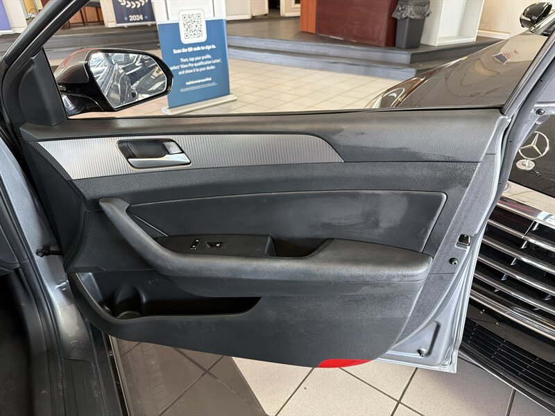 2019 Hyundai Sonata Sport - Photo 28 - Hamilton, OH 45015