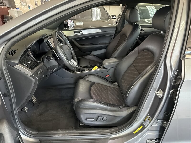 2019 Hyundai Sonata Sport - Photo 9 - Hamilton, OH 45015