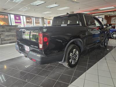 2017 Honda Ridgeline RTL-E 4DR CREW CAB 4X4   - Photo 4 - Hamilton, OH 45015