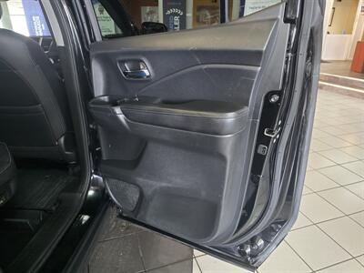 2017 Honda Ridgeline RTL-E 4DR CREW CAB 4X4   - Photo 16 - Hamilton, OH 45015