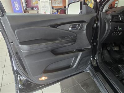 2017 Honda Ridgeline RTL-E 4DR CREW CAB 4X4   - Photo 7 - Hamilton, OH 45015