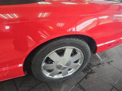 2002 Ford Thunderbird Deluxe 2DR CONVERTIBLE   - Photo 28 - Hamilton, OH 45015