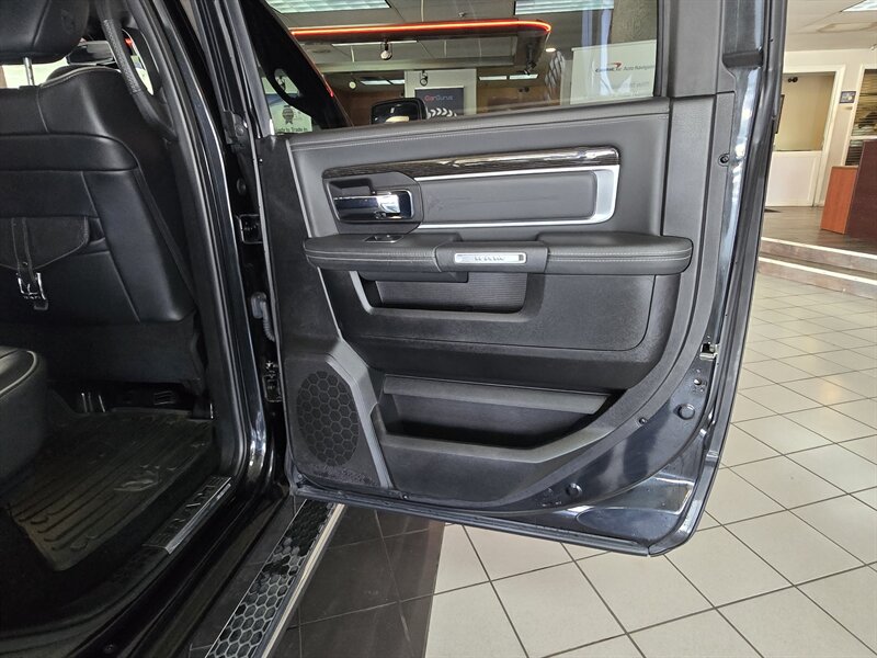 2016 RAM 1500 Laramie Limited 4DR CREW 4X4 - Photo 14 - Hamilton, OH 45015