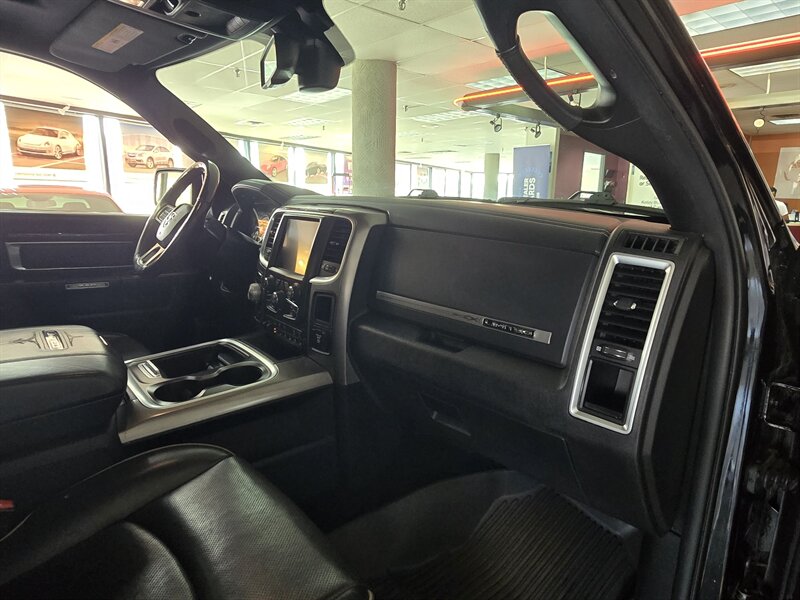 2016 RAM 1500 Laramie Limited 4DR CREW 4X4 - Photo 12 - Hamilton, OH 45015