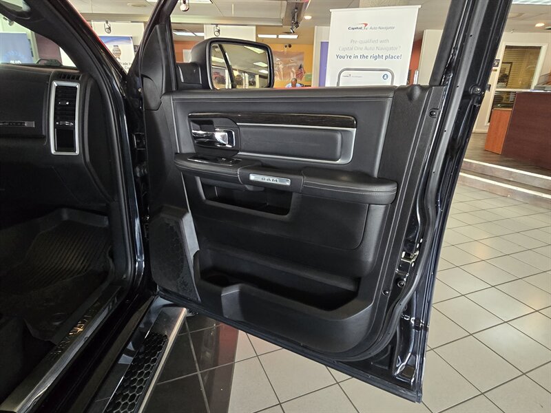 2016 RAM 1500 Laramie Limited 4DR CREW 4X4 - Photo 11 - Hamilton, OH 45015