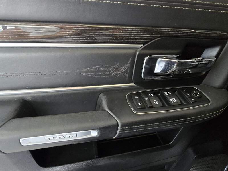 2016 RAM 1500 Laramie Limited 4DR CREW 4X4 - Photo 17 - Hamilton, OH 45015