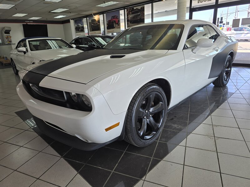 2014 Dodge Challenger SXT 2DR COUPE - Photo 1 - Hamilton, OH 45015