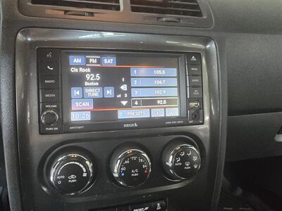 2014 Dodge Challenger SXT 2DR COUPE   - Photo 19 - Hamilton, OH 45015