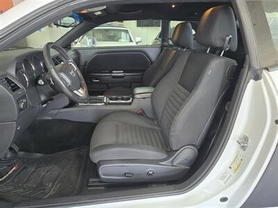 2014 Dodge Challenger SXT 2DR COUPE   - Photo 8 - Hamilton, OH 45015