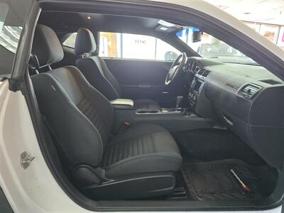 2014 Dodge Challenger SXT 2DR COUPE   - Photo 12 - Hamilton, OH 45015