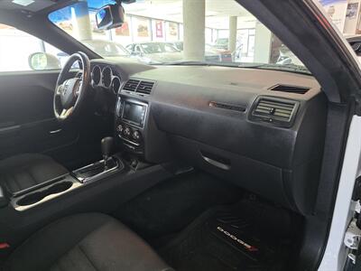 2014 Dodge Challenger SXT 2DR COUPE   - Photo 11 - Hamilton, OH 45015