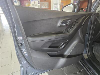 2016 Chevrolet Trax LT 4DR CROSSOVER AWD   - Photo 7 - Hamilton, OH 45015