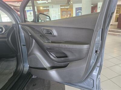 2016 Chevrolet Trax LT 4DR CROSSOVER AWD   - Photo 12 - Hamilton, OH 45015