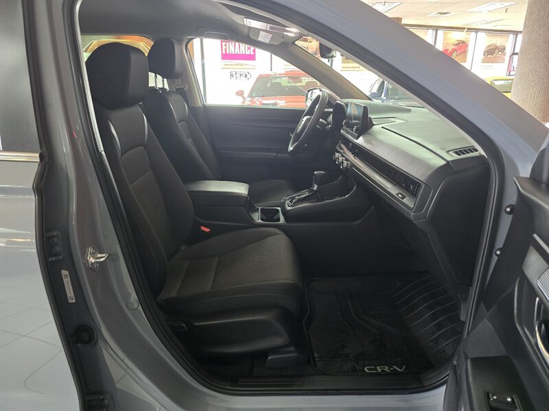 2025 Honda CR-V LX - Photo 14 - Hamilton, OH 45015