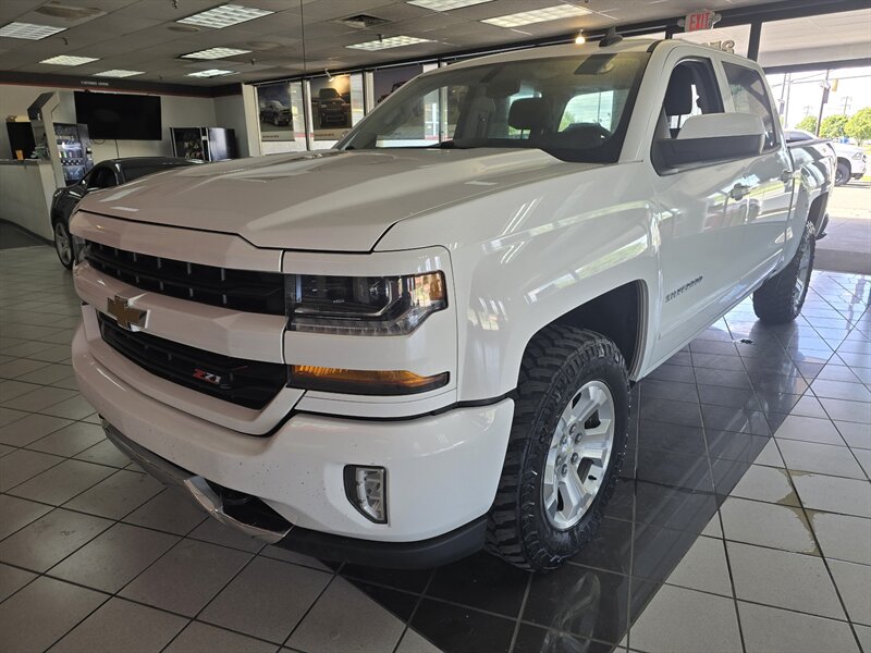 2018 Chevrolet Silverado 1500 LT-CREW CAB-4X4   - Photo 1 - Hamilton, OH 45015