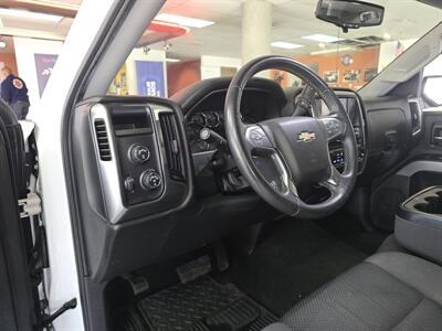 2018 Chevrolet Silverado 1500 LT-CREW CAB-4X4   - Photo 8 - Hamilton, OH 45015