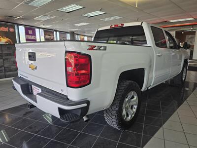 2018 Chevrolet Silverado 1500 LT-CREW CAB-4X4   - Photo 4 - Hamilton, OH 45015