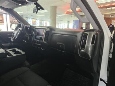 2018 Chevrolet Silverado 1500 LT-CREW CAB-4X4   - Photo 13 - Hamilton, OH 45015