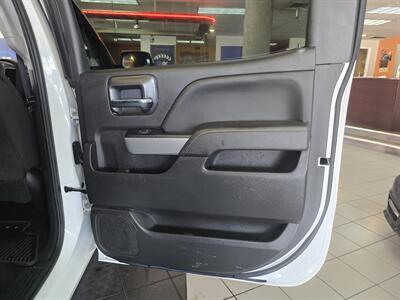 2018 Chevrolet Silverado 1500 LT-CREW CAB-4X4   - Photo 15 - Hamilton, OH 45015