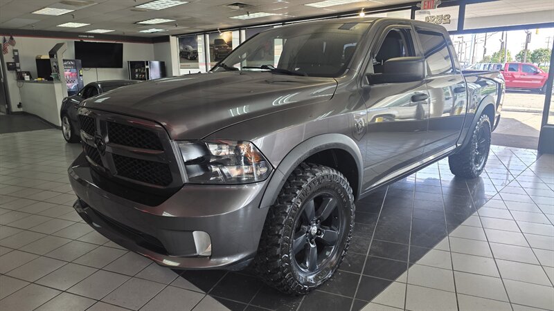 2014 RAM 1500 Express-CREW CAB-4X4-HEMI   - Photo 1 - Hamilton, OH 45015