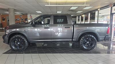 2014 RAM 1500 Express-CREW CAB-4X4-HEMI   - Photo 2 - Hamilton, OH 45015