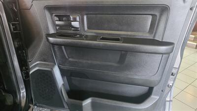 2014 RAM 1500 Express-CREW CAB-4X4-HEMI   - Photo 26 - Hamilton, OH 45015