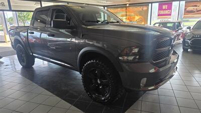2014 RAM 1500 Express-CREW CAB-4X4-HEMI   - Photo 4 - Hamilton, OH 45015