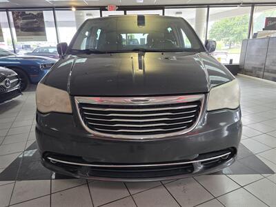 2012 Chrysler Town & Country Touring   - Photo 2 - Hamilton, OH 45015