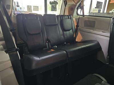 2012 Chrysler Town & Country Touring   - Photo 18 - Hamilton, OH 45015