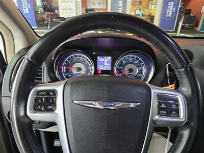 2012 Chrysler Town & Country Touring   - Photo 26 - Hamilton, OH 45015