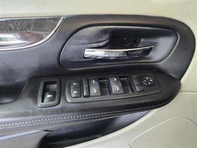 2012 Chrysler Town & Country Touring   - Photo 19 - Hamilton, OH 45015