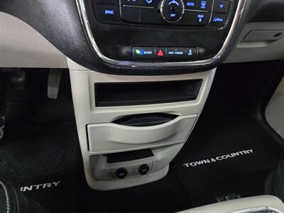 2012 Chrysler Town & Country Touring   - Photo 24 - Hamilton, OH 45015