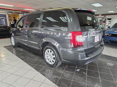 2012 Chrysler Town & Country Touring   - Photo 6 - Hamilton, OH 45015