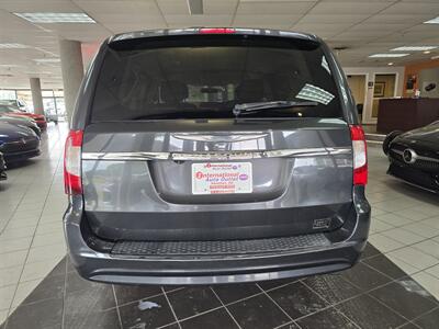 2012 Chrysler Town & Country Touring   - Photo 5 - Hamilton, OH 45015
