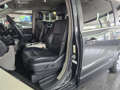 2012 Chrysler Town & Country Touring   - Photo 9 - Hamilton, OH 45015