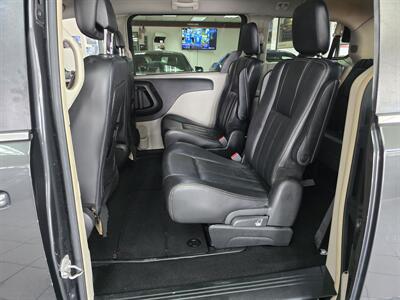 2012 Chrysler Town & Country Touring   - Photo 10 - Hamilton, OH 45015