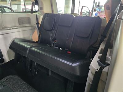 2012 Chrysler Town & Country Touring   - Photo 11 - Hamilton, OH 45015