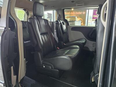 2012 Chrysler Town & Country Touring   - Photo 16 - Hamilton, OH 45015
