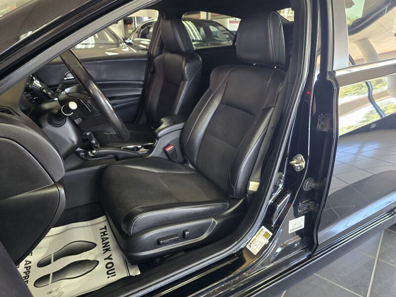2017 Acura ILX w/Tech w/A-SPEC 4DR SEDAN - Photo 9 - Hamilton, OH 45015
