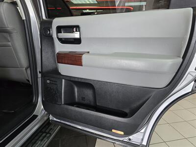 2012 Toyota Sequoia Platinum Edition 4DR SUV AWD   - Photo 23 - Hamilton, OH 45015