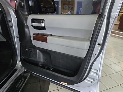 2012 Toyota Sequoia Platinum Edition 4DR SUV AWD   - Photo 19 - Hamilton, OH 45015