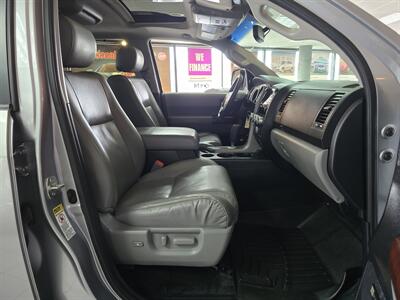 2012 Toyota Sequoia Platinum Edition 4DR SUV AWD   - Photo 22 - Hamilton, OH 45015