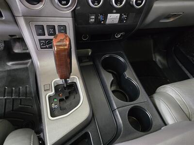 2012 Toyota Sequoia Platinum Edition 4DR SUV AWD   - Photo 31 - Hamilton, OH 45015