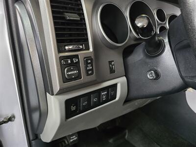 2012 Toyota Sequoia Platinum Edition 4DR SUV AWD   - Photo 30 - Hamilton, OH 45015