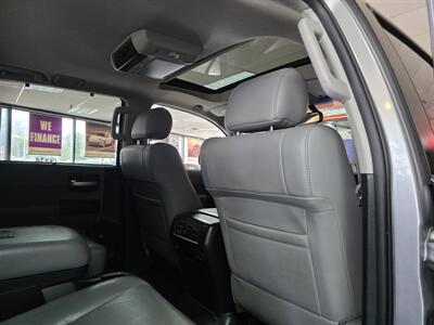 2012 Toyota Sequoia Platinum Edition 4DR SUV AWD   - Photo 24 - Hamilton, OH 45015