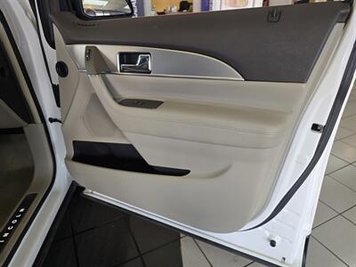 2014 Lincoln MKX Base 4DR SUV AWD   - Photo 13 - Hamilton, OH 45015